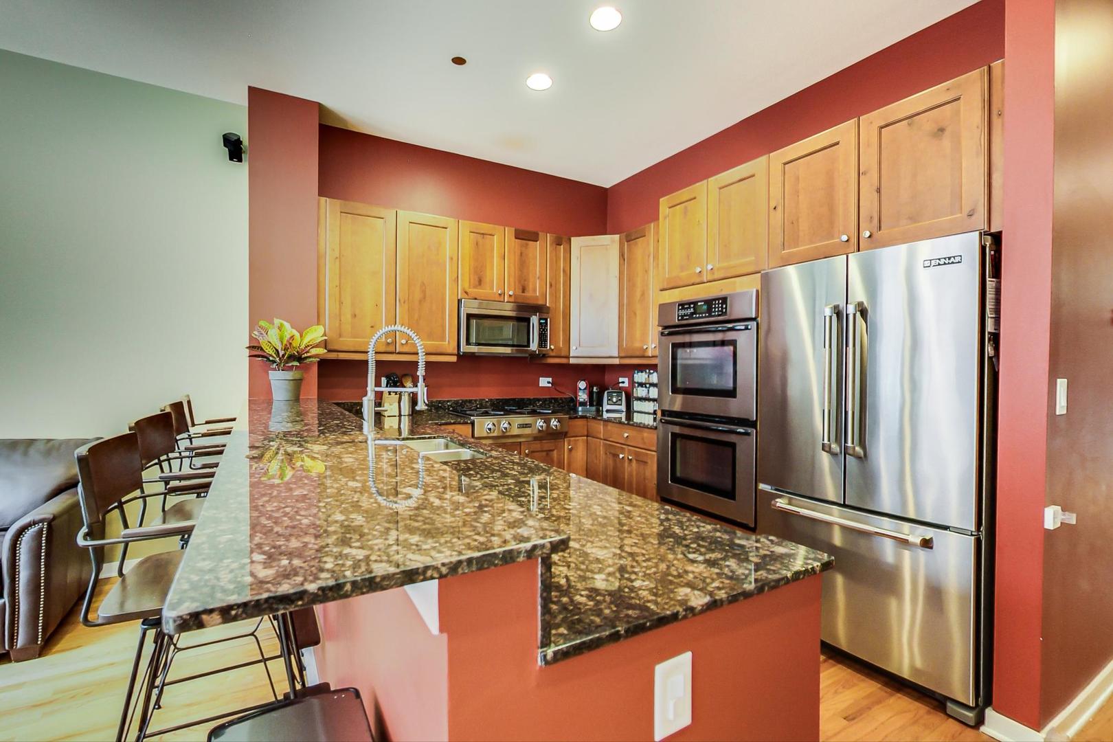 1723 West Surf Street Chicago, IL 60657 - Photo 12 of 37