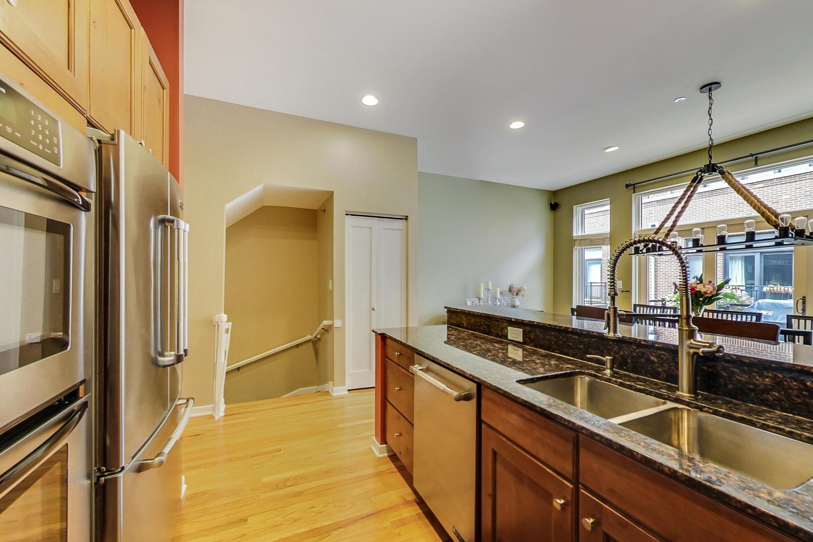 1723 West Surf Street Chicago, IL 60657 - Photo 14 of 37