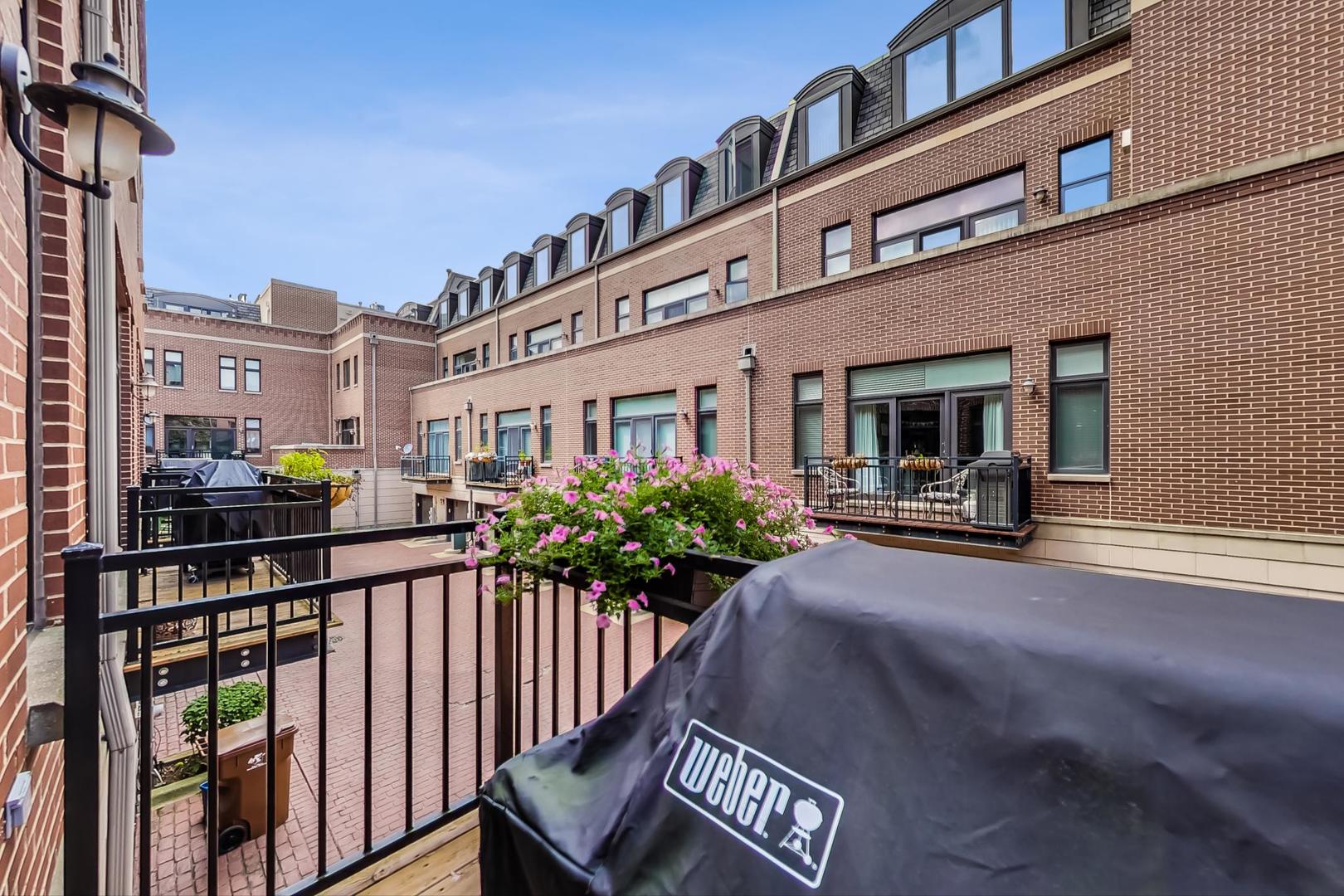 1723 West Surf Street Chicago, IL 60657 - Photo 15 of 37