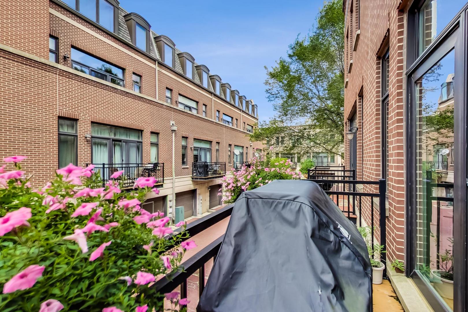 1723 West Surf Street Chicago, IL 60657 - Photo 16 of 37