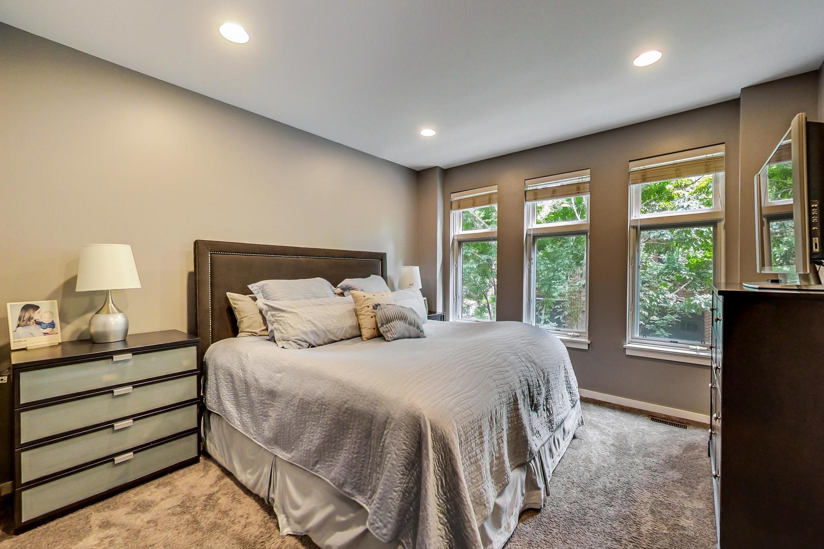 1723 West Surf Street Chicago, IL 60657 - Photo 21 of 37