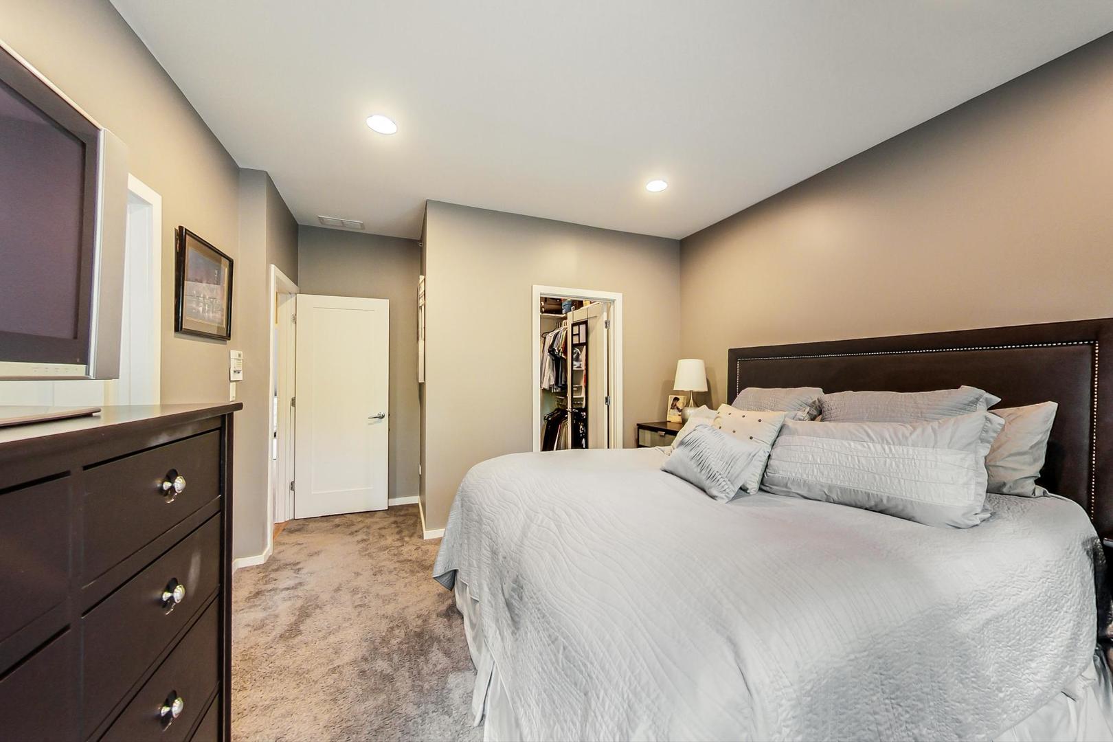 1723 West Surf Street Chicago, IL 60657 - Photo 22 of 37