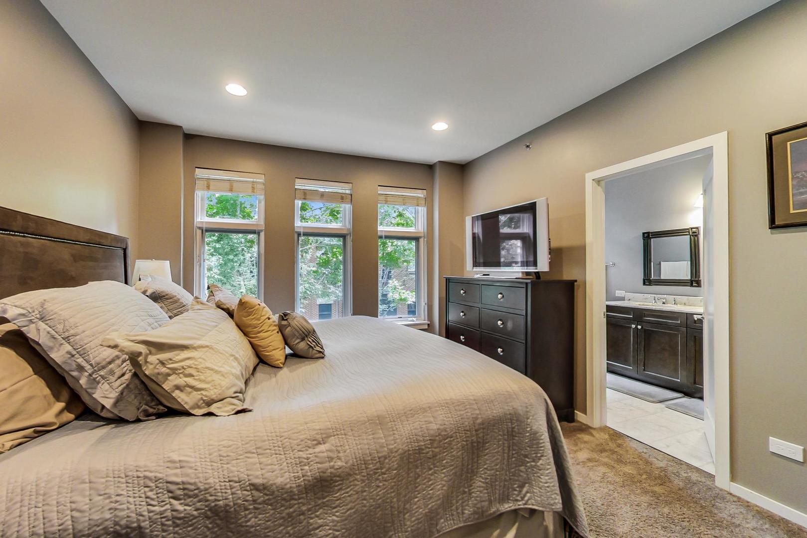 1723 West Surf Street Chicago, IL 60657 - Photo 23 of 37