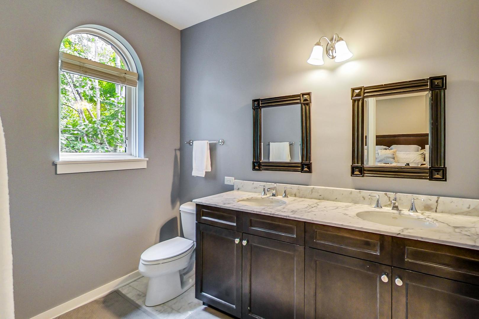 1723 West Surf Street Chicago, IL 60657 - Photo 24 of 37