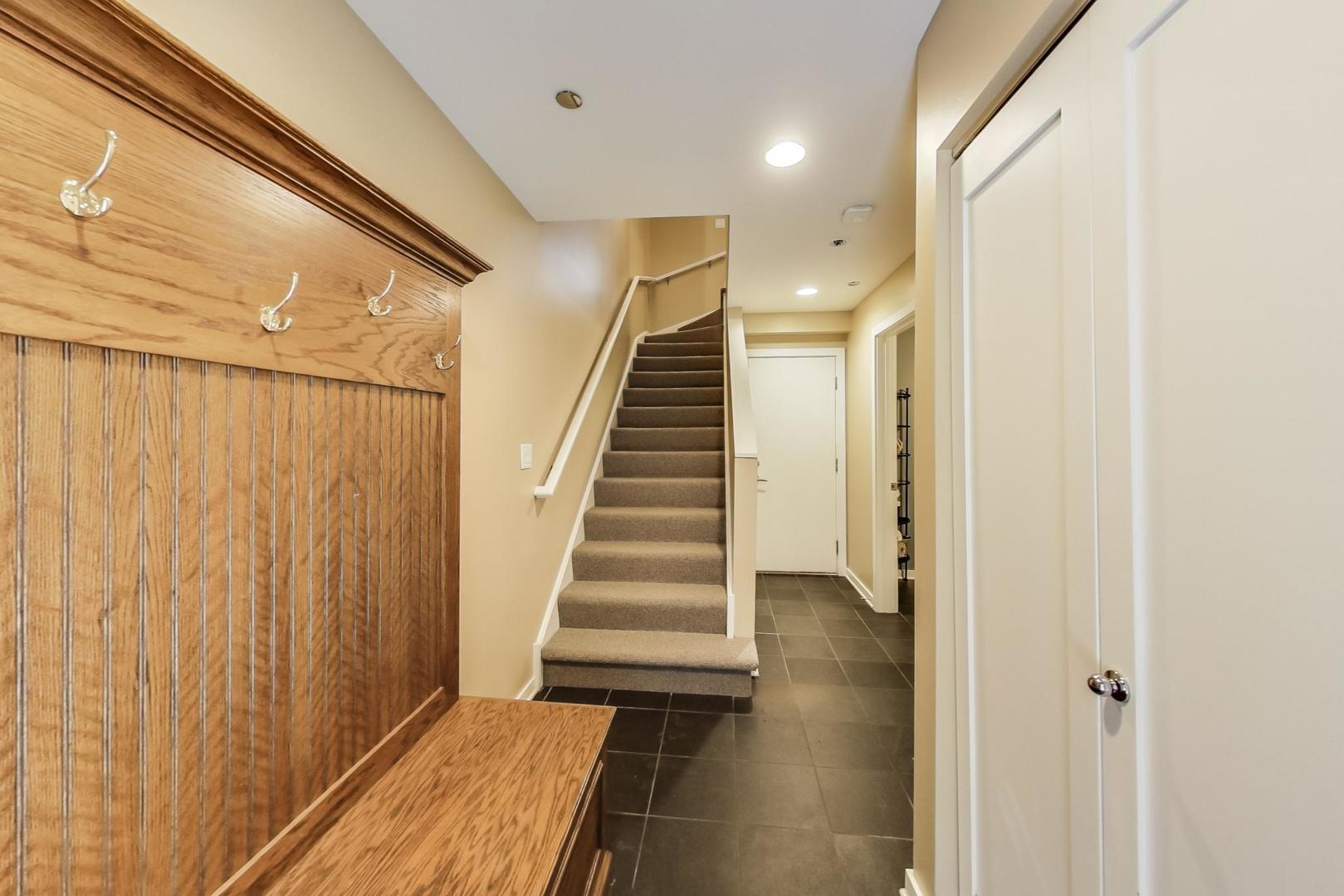 1723 West Surf Street Chicago, IL 60657 - Photo 4 of 37