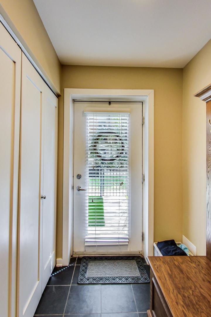 1723 West Surf Street Chicago, IL 60657 - Photo 5 of 37
