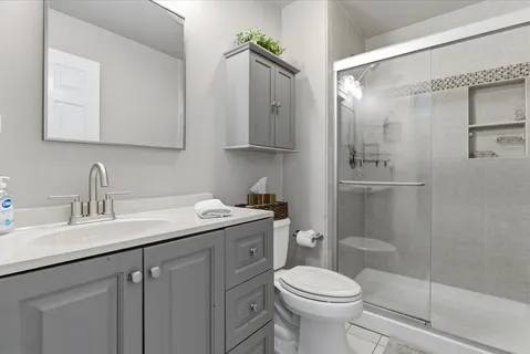 $589,900 | 6 St Ives Lane, Vernon Hills, IL 60061