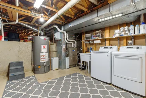 $589,900 | 6 St Ives Lane, Vernon Hills, IL 60061