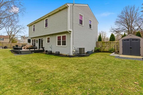 $589,900 | 6 St Ives Lane, Vernon Hills, IL 60061