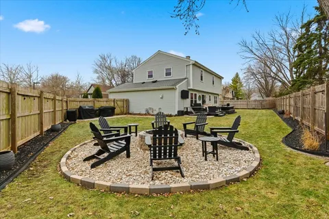 $589,900 | 6 St Ives Lane, Vernon Hills, IL 60061
