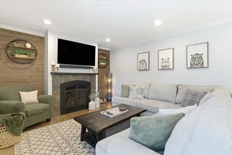 $589,900 | 6 St Ives Lane, Vernon Hills, IL 60061