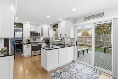 $589,900 | 6 St Ives Lane, Vernon Hills, IL 60061