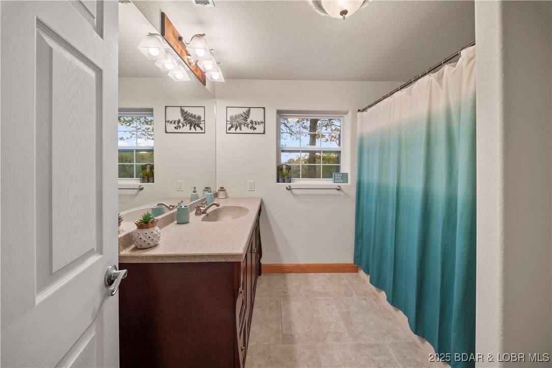 14613 Old Marvin Road Versailles, MO 65084 - Photo 45 of 73 Full Bath