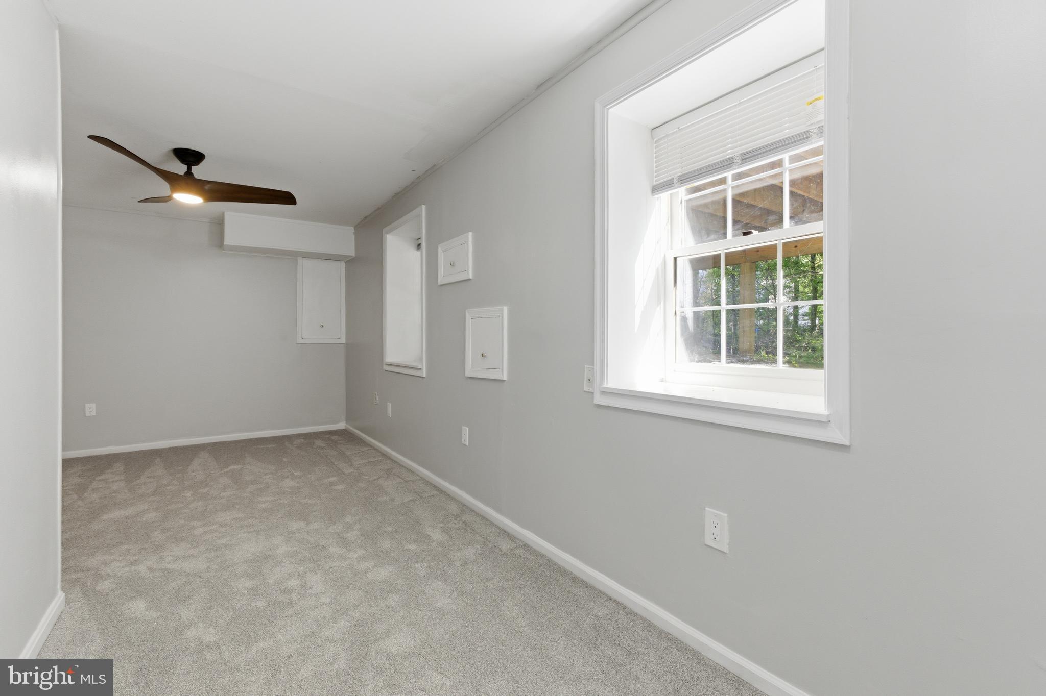 13601 Pendleton Street Fort Washington, MD 20744 - Photo 35 of 50 an empty room with a window