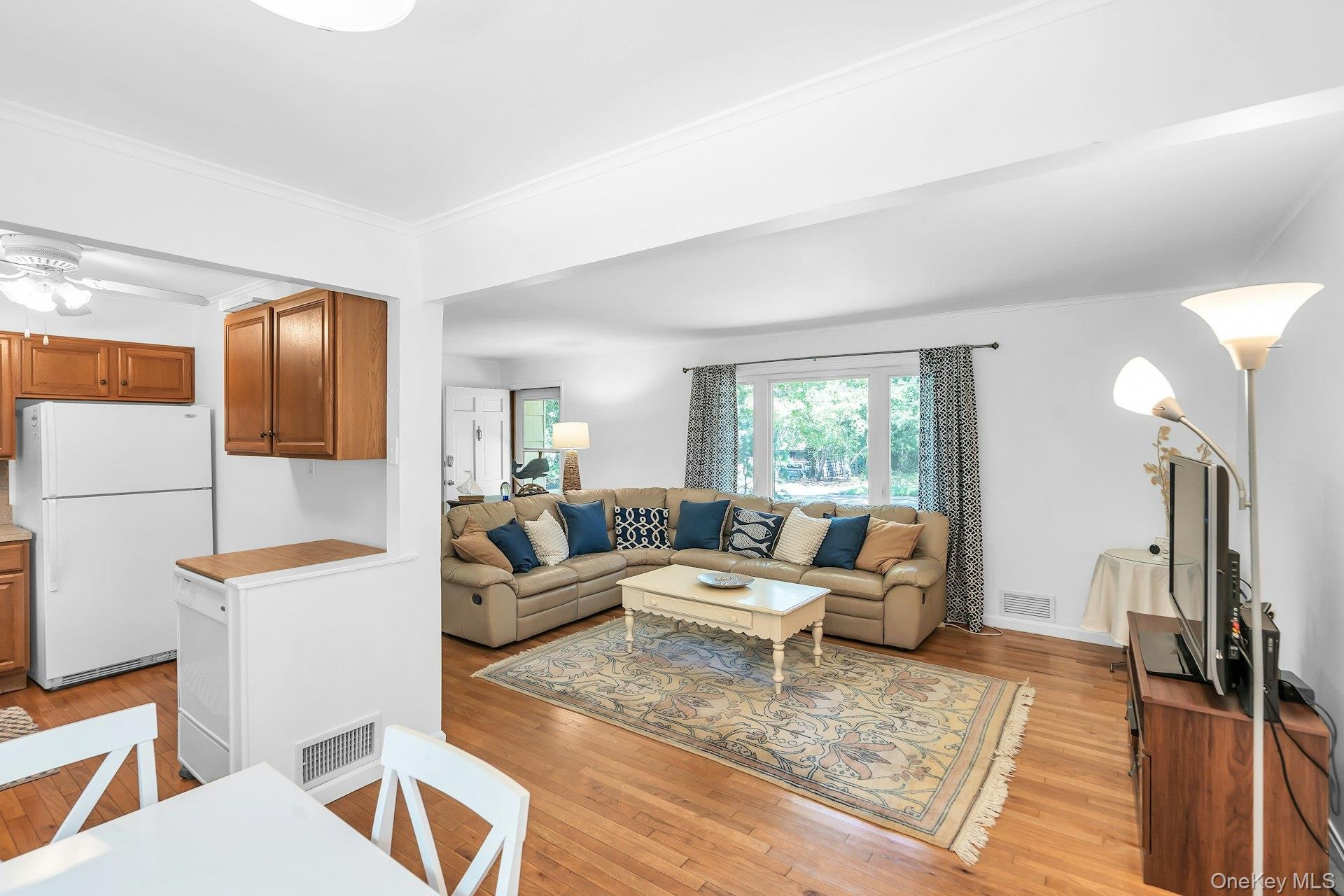 69 Squiretown Road Hampton Bays, NY 11946 - Photo 10 of 21 Gallery Image 10