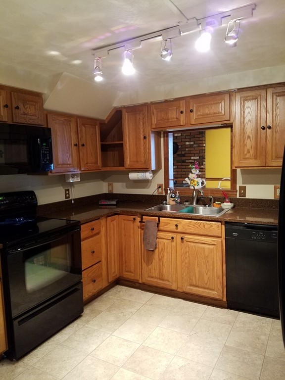 706 Holyoke Road Westfield, MA 01085 - Photo 5 of 23 Gallery Image 5