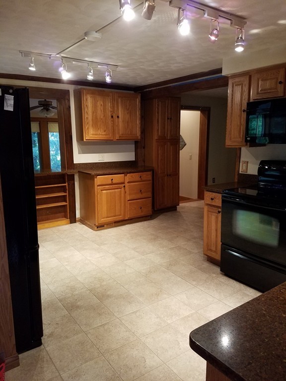 706 Holyoke Road Westfield, MA 01085 - Photo 6 of 23 Gallery Image 6