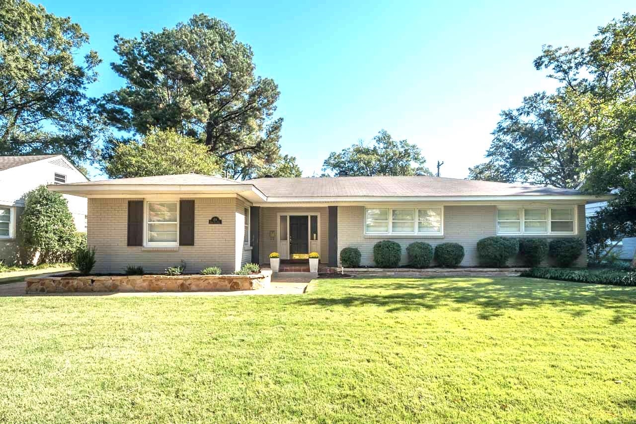 154 North Rose Road Memphis, TN 38117 - Photo 1 of 23 a front view of house with yard and seating area