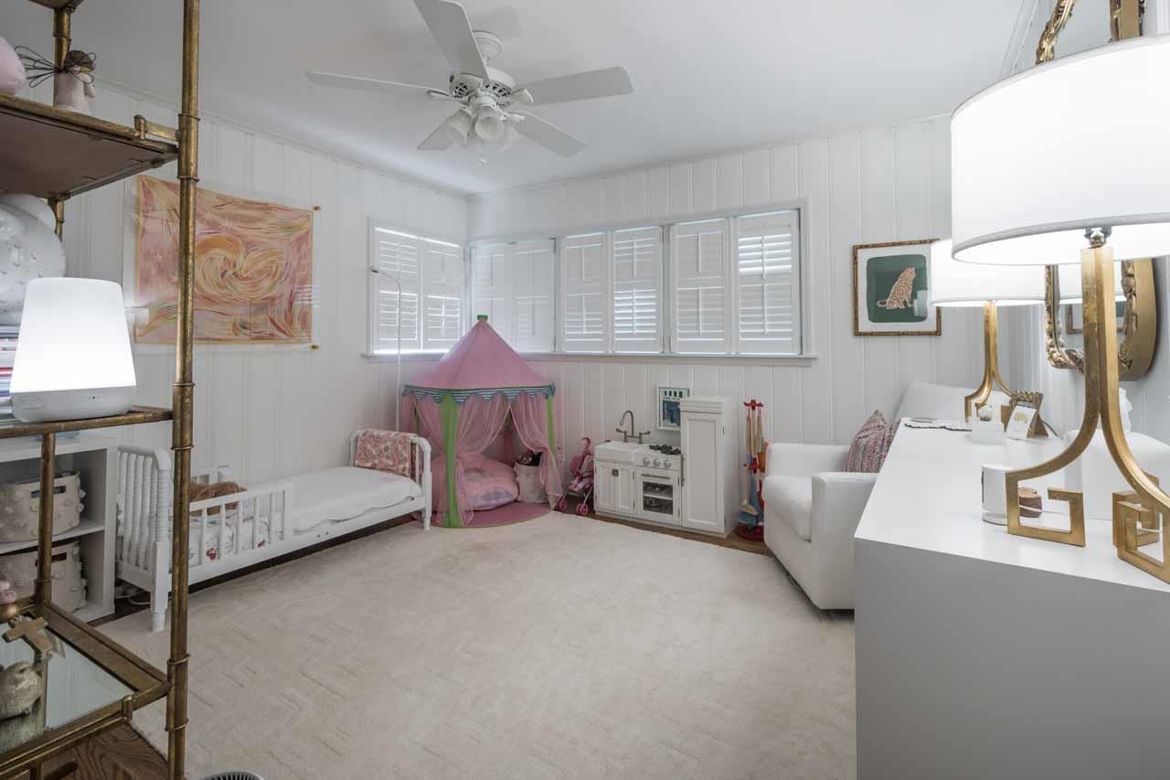 154 North Rose Road Memphis, TN 38117 - Photo 18 of 23 a living room with furniture and a window