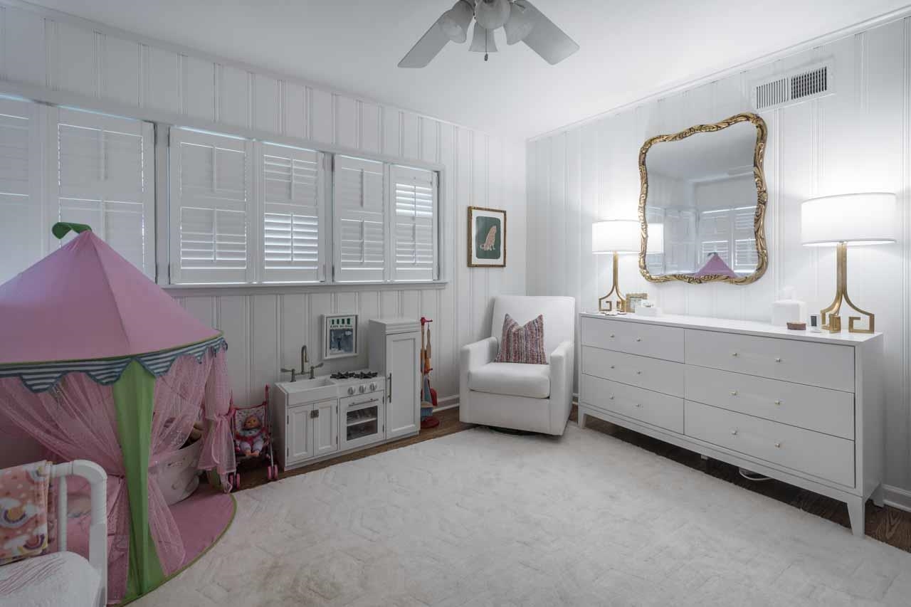 154 North Rose Road Memphis, TN 38117 - Photo 19 of 23 a room with furniture and a flat tv screen
