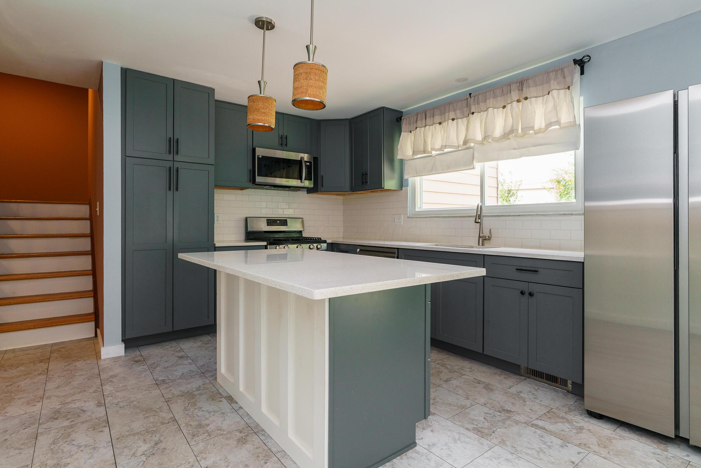 2126 Trent Road Columbus, OH 43229 - Photo 10 of 28 2126 Trent Rd-17