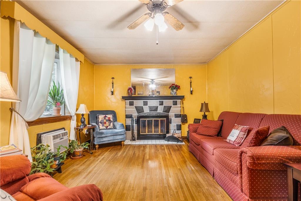 351 Goldsmith Road Pittsburgh, PA 15237 - Photo 5 of 25 a living room with furniture and a fireplace