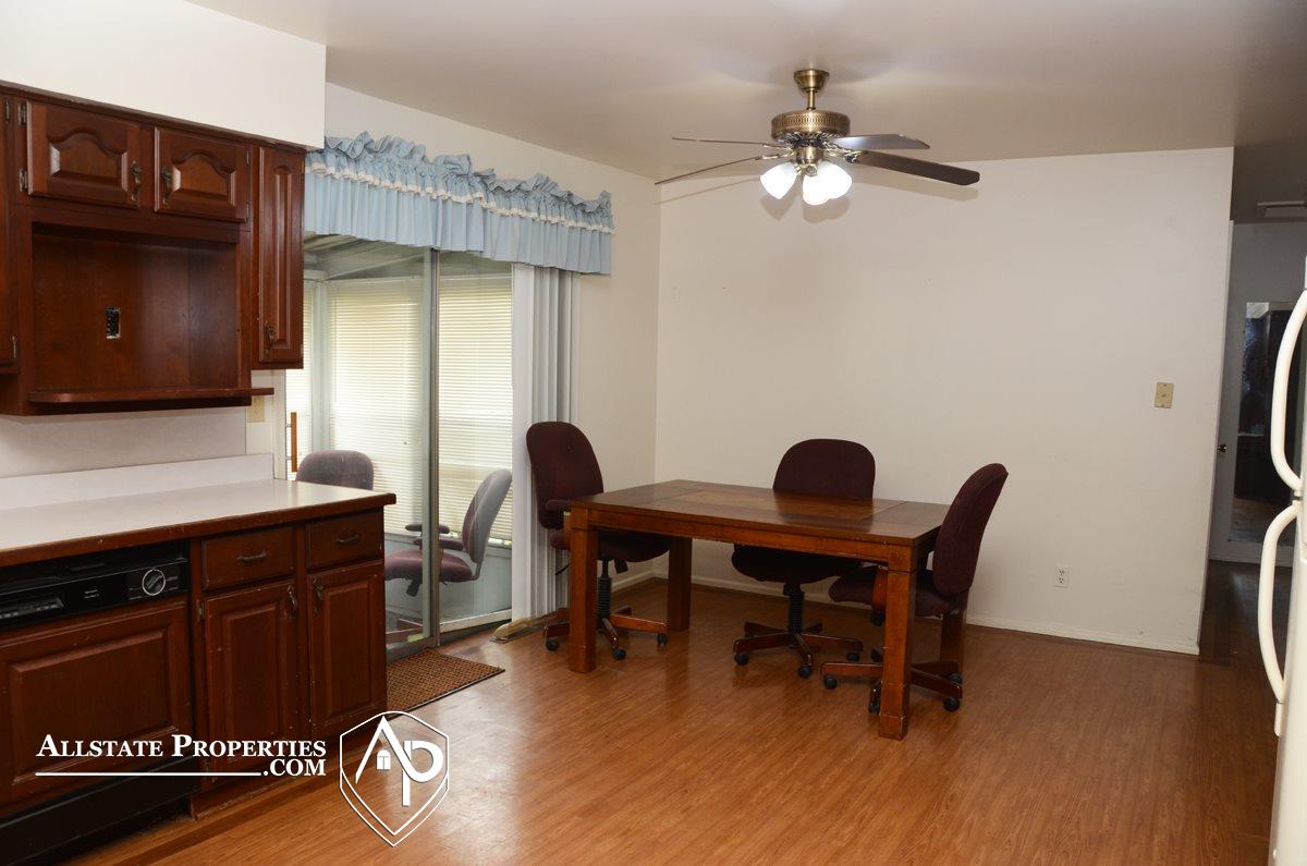 7174 Johnson Road Flushing, MI 48433 - Photo 4 of 20 31379762-3.JPG