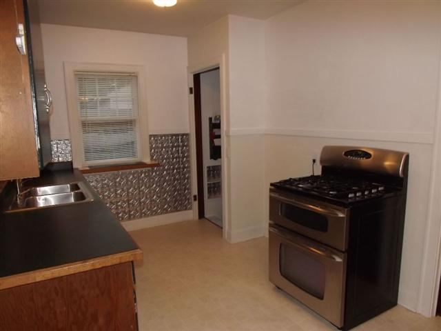 2016 Telegraph Road Davenport, IA 52804 - Photo 3 of 11 Gallery Image 3