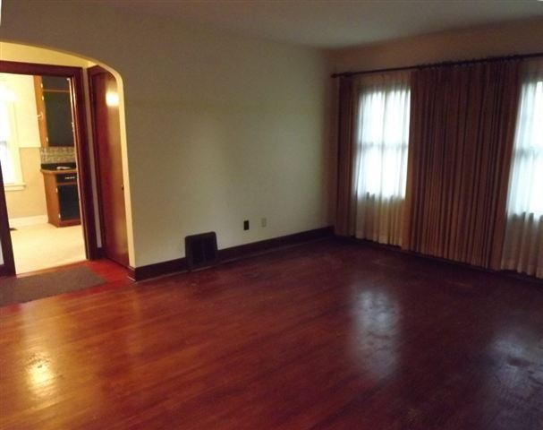2016 Telegraph Road Davenport, IA 52804 - Photo 4 of 11 Gallery Image 4