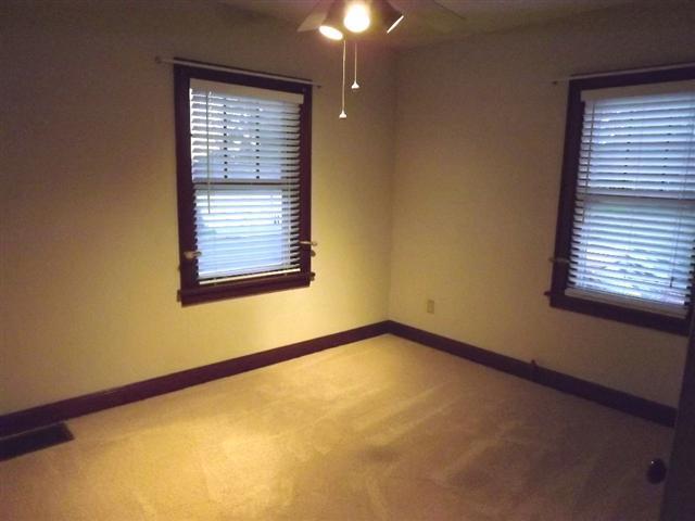 2016 Telegraph Road Davenport, IA 52804 - Photo 7 of 11 Gallery Image 7