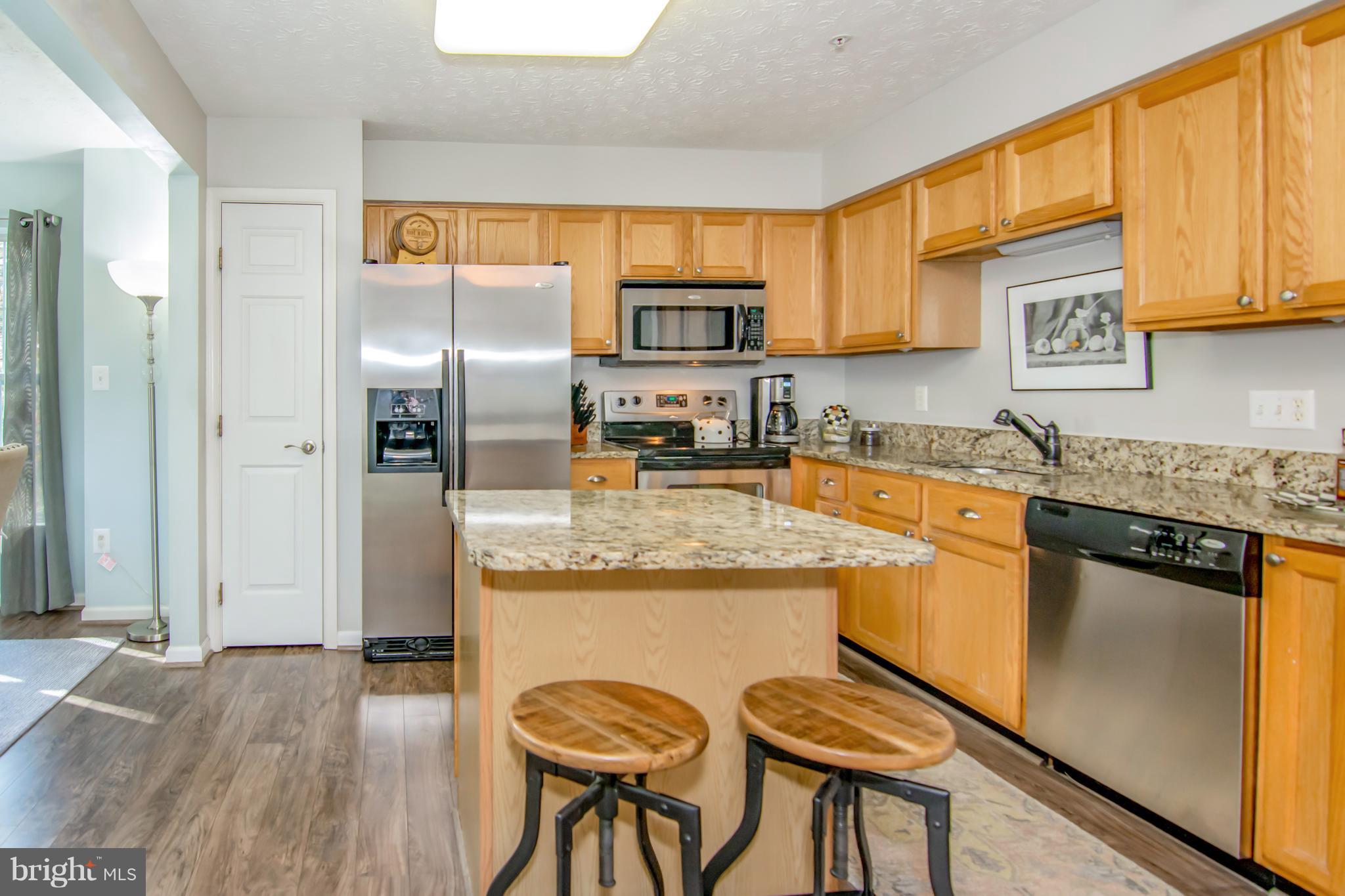 2660 Summers Ridge Drive Odenton, MD 21113 - Photo 7 of 36 Eat-in Kitchen with Granite and Stainless Steel!