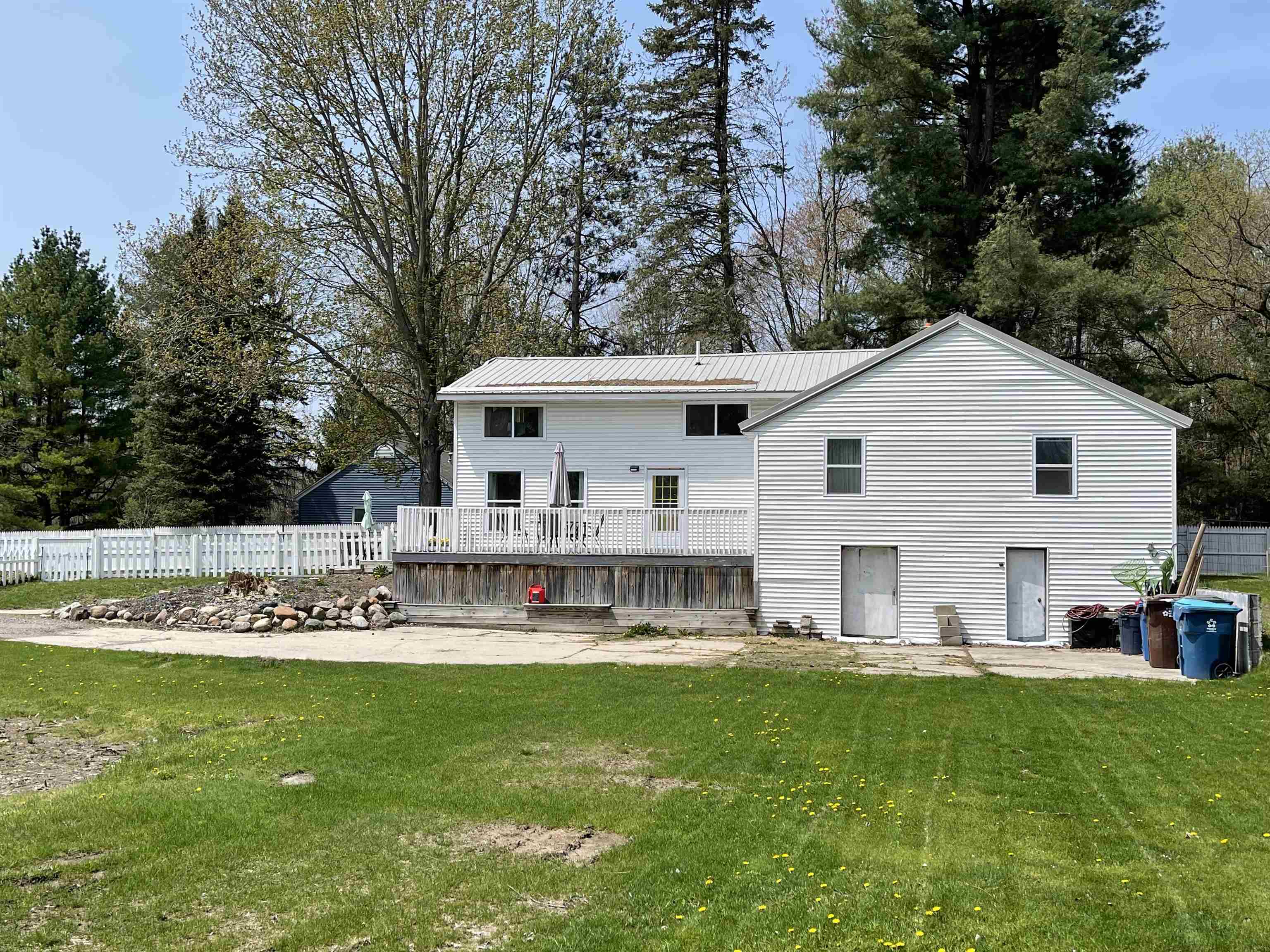 3051 East Siebert Road Midland, MI 48642 - Photo 23 of 24 1899721-22.JPG