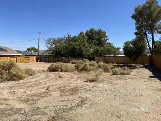 West Mariposa Avenue Ridgecrest, CA 93555 - Photo 2 of 7