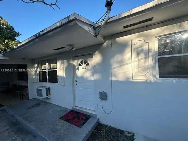 $2,000 | 2501 Northeast 184th Terrace, Unit 2503, Miami, FL 33180