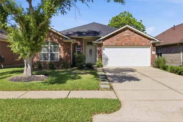 $2,000 | 3930 Teal Run Pl Court, Fresno, TX 77545
