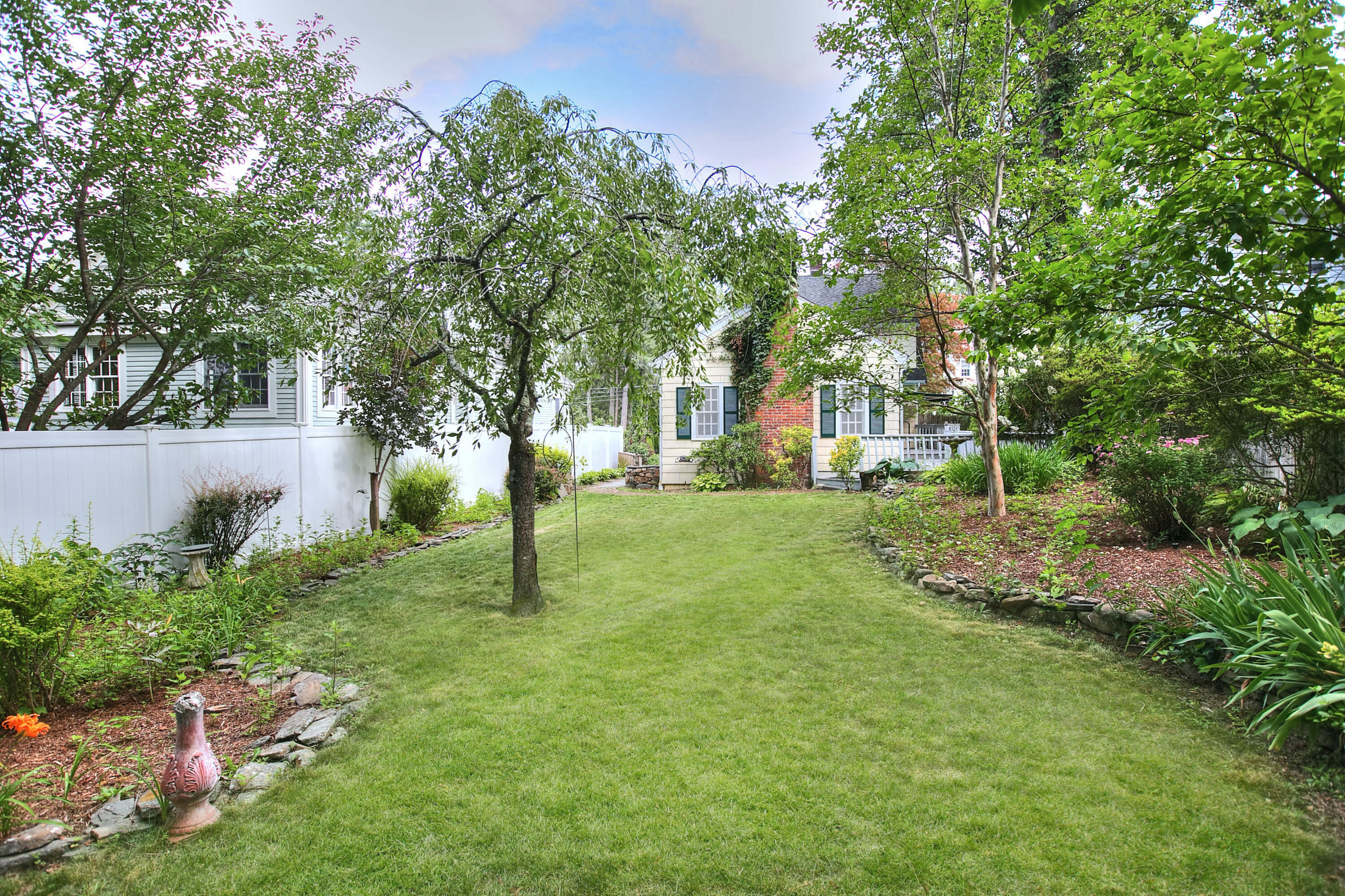 89 Richmond Hill Road New Canaan, CT 06840 - Photo 36 of 40