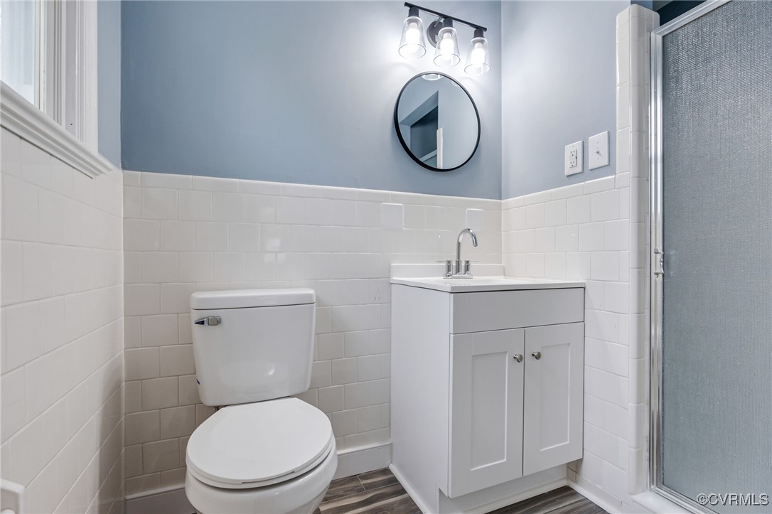 9232 Groomfield Road Chesterfield, VA 23236 - Photo 29 of 50 a bathroom with a toilet a sink and a mirror