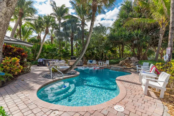 a view of an outdoor space