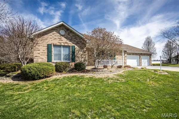 $368,900 | 8716 Wildewood Drive, Worden, IL 62097