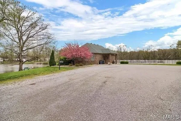 $368,900 | 8716 Wildewood Drive, Worden, IL 62097