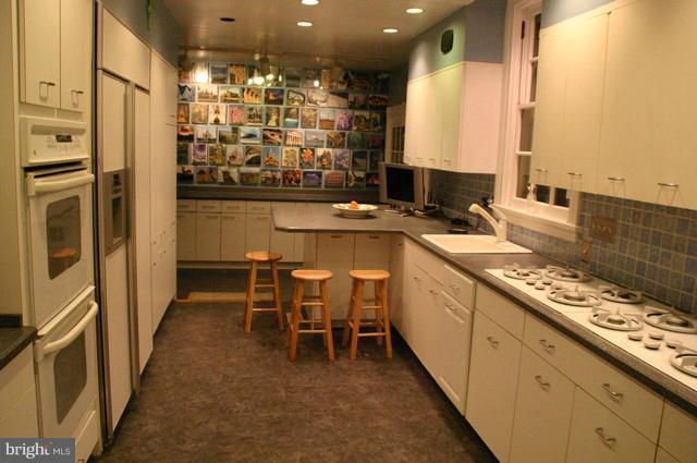 211 East Highfield Road Baltimore, MD 21218 - Photo 22 of 25 Kitchen