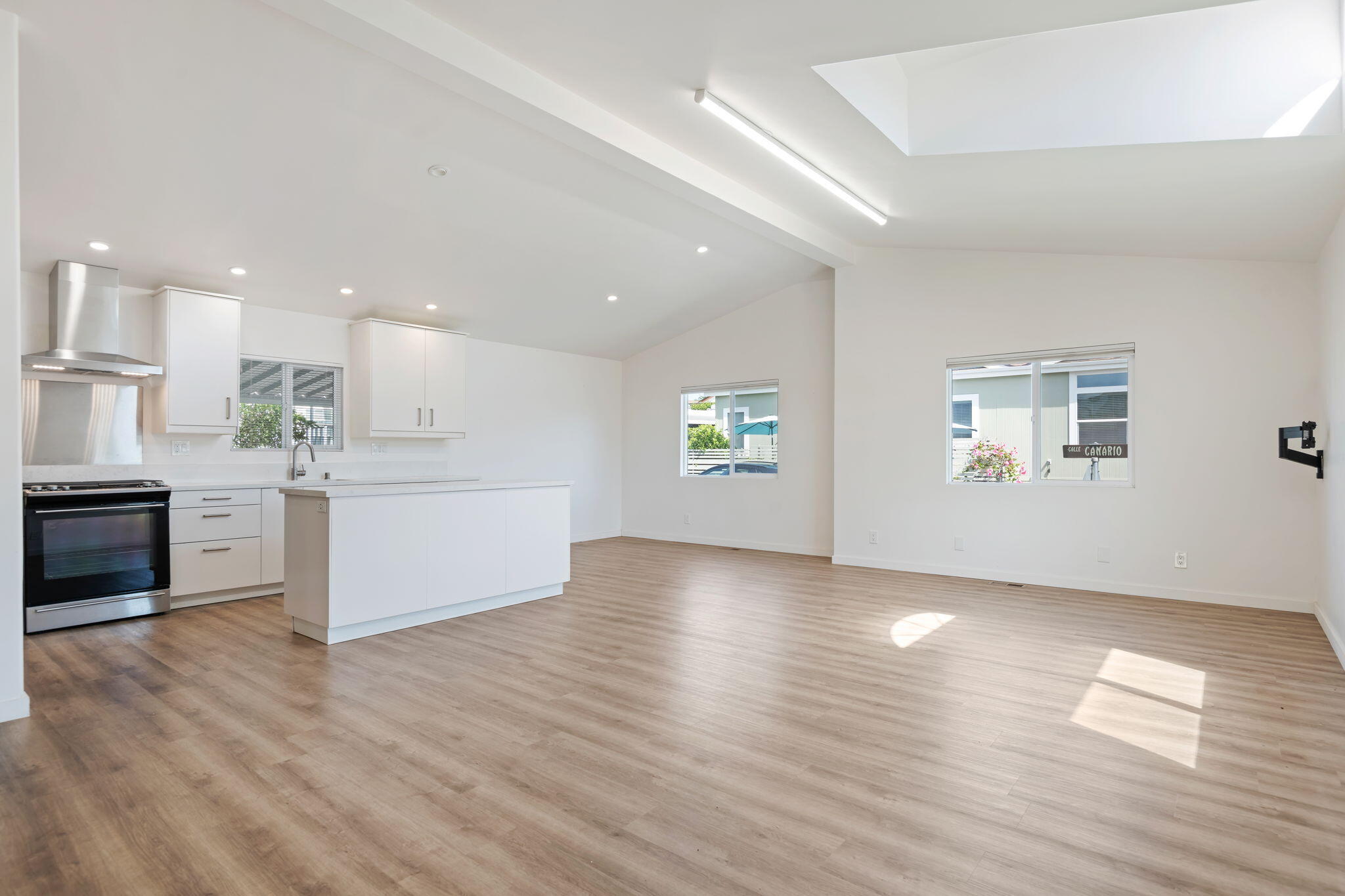 333 Old Mill Road, Unit SPC 252 Santa Barbara, CA 93110 - Photo 4 of 22 08-Living Area