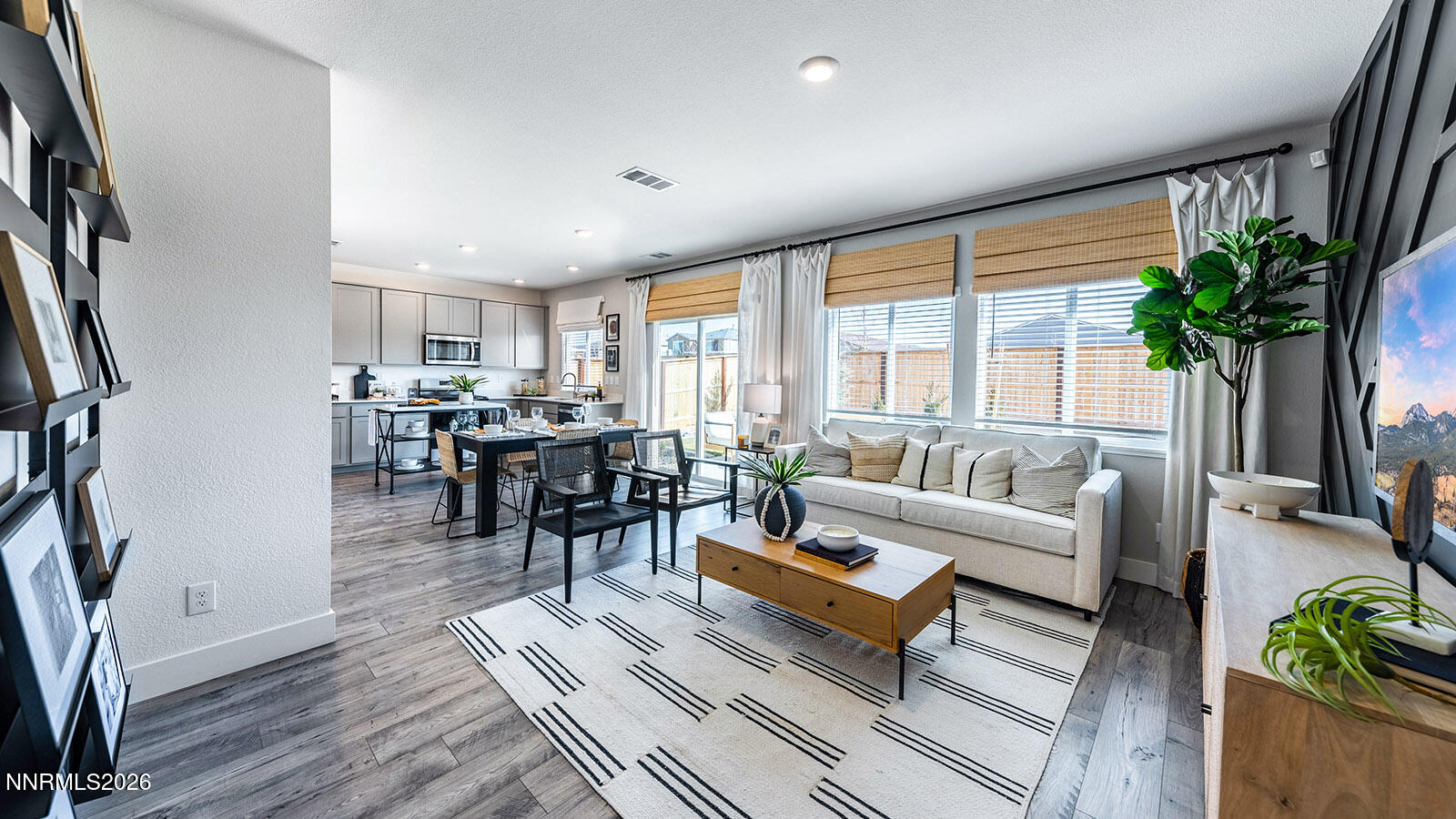 7528 Editor Drive Reno, NV 89506 - Photo 3 of 13 Great Room