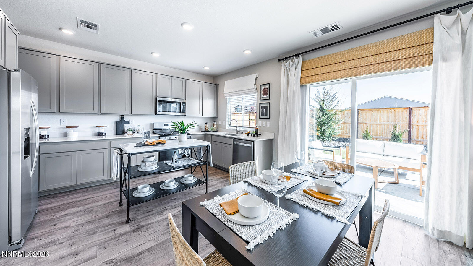 7528 Editor Drive Reno, NV 89506 - Photo 6 of 13 Kitchen
