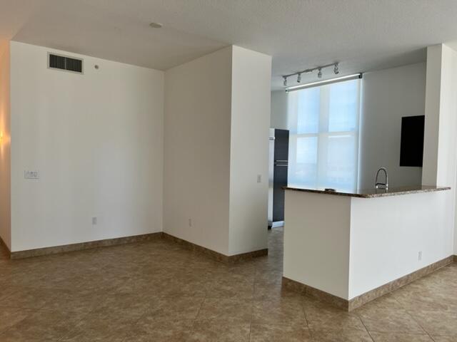550 Okeechobee Boulevard, Unit MPH02 West Palm Beach, FL 33401 - Photo 10 of 32 a view of an empty room