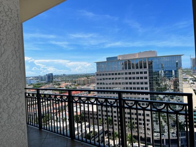 550 Okeechobee Boulevard, Unit MPH02 West Palm Beach, FL 33401 - Photo 18 of 32 a view of a balcony with city view
