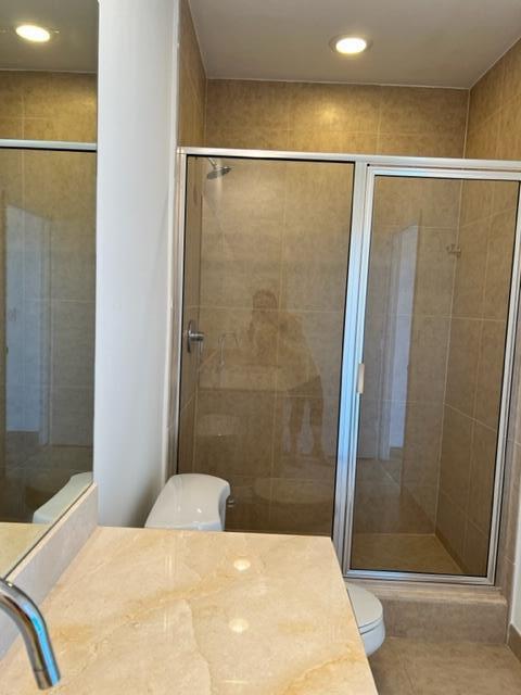 550 Okeechobee Boulevard, Unit MPH02 West Palm Beach, FL 33401 - Photo 28 of 32 a bathroom with a shower and a sink