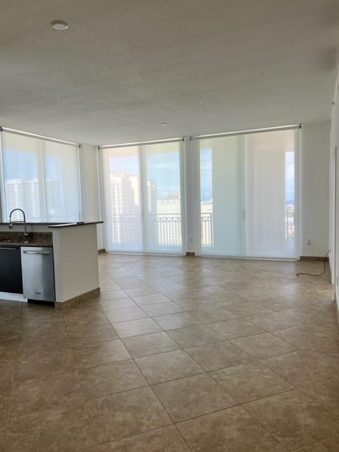 550 Okeechobee Boulevard, Unit MPH02 West Palm Beach, FL 33401 - Photo 7 of 32 a view of an empty room with a window