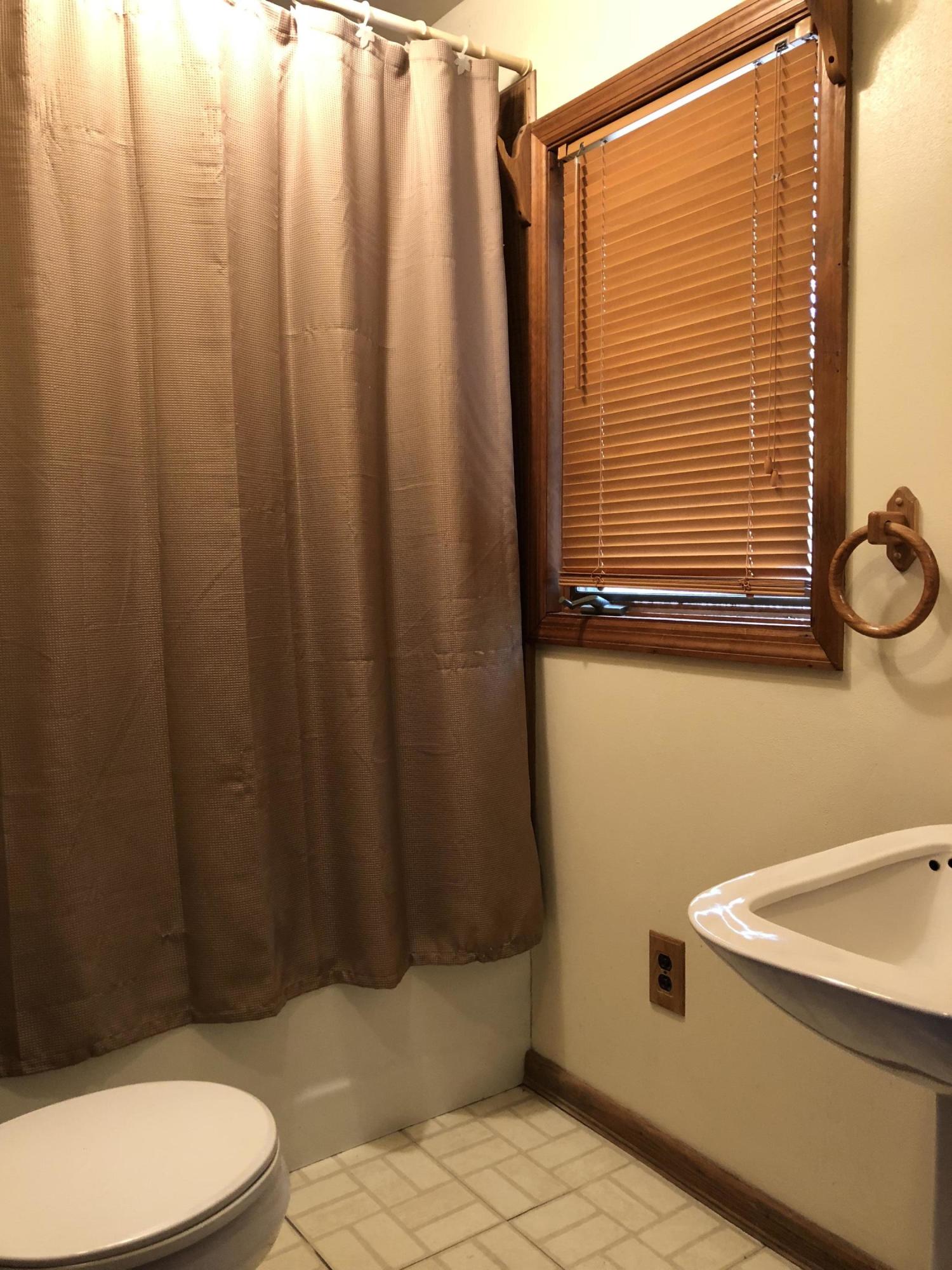 787 Mt Zion Road Jacksboro, TN 37757 - Photo 20 of 35 Bathroom