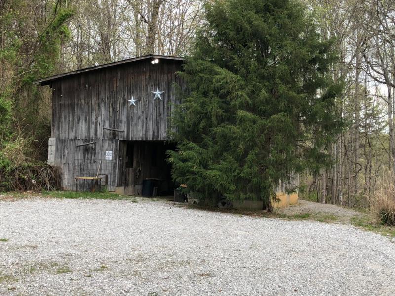 787 Mt Zion Road Jacksboro, TN 37757 - Photo 4 of 35 Barn
